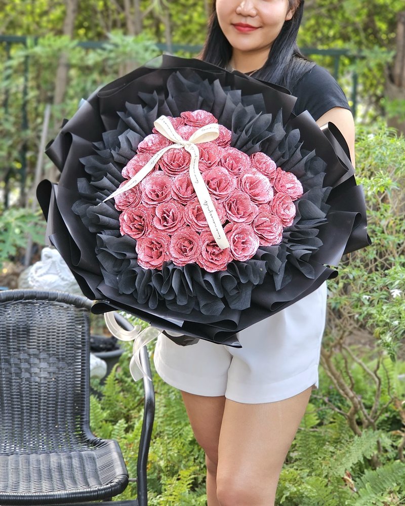 ช่อดอกไม้ประดิษฐ์ แบบที่ 29 จัดโดยร้านช่อผกา